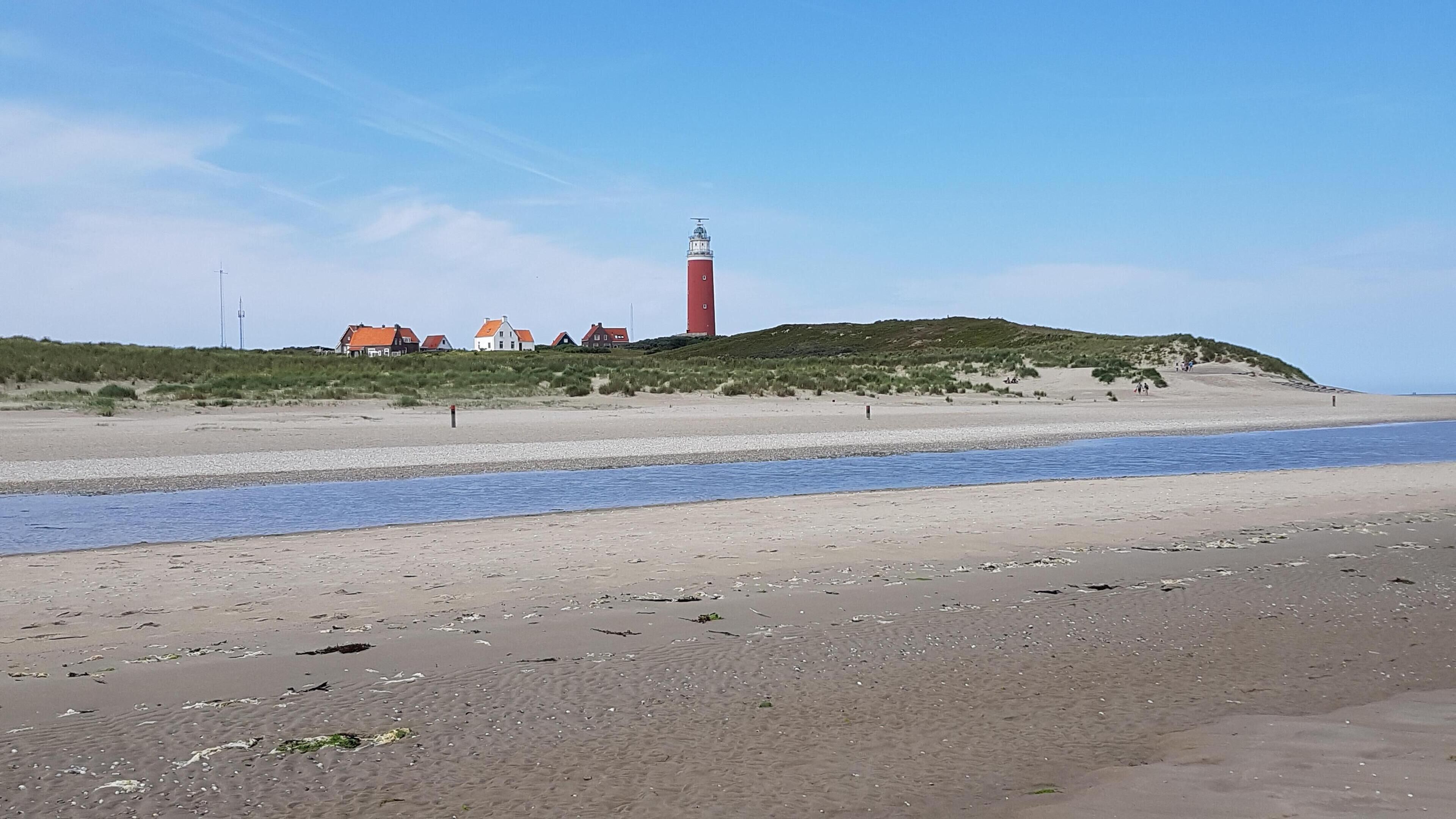 Nær stranden og solsenger