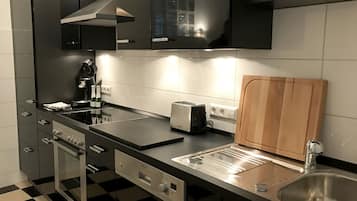 Kühlschrank, Ofen, Herdplatte, Geschirrspüler