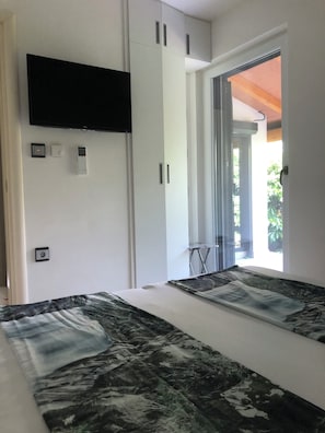 3 bedrooms, iron/ironing board, travel cot, WiFi