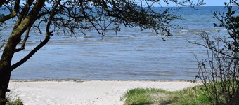 Modern spacious house with 3 bedrooms and garden, only 500m to the beach!