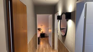 2 多间卧室、免费 WiFi、床单