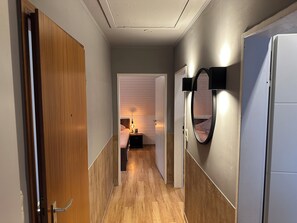 2 多间卧室、免费 WiFi、床单