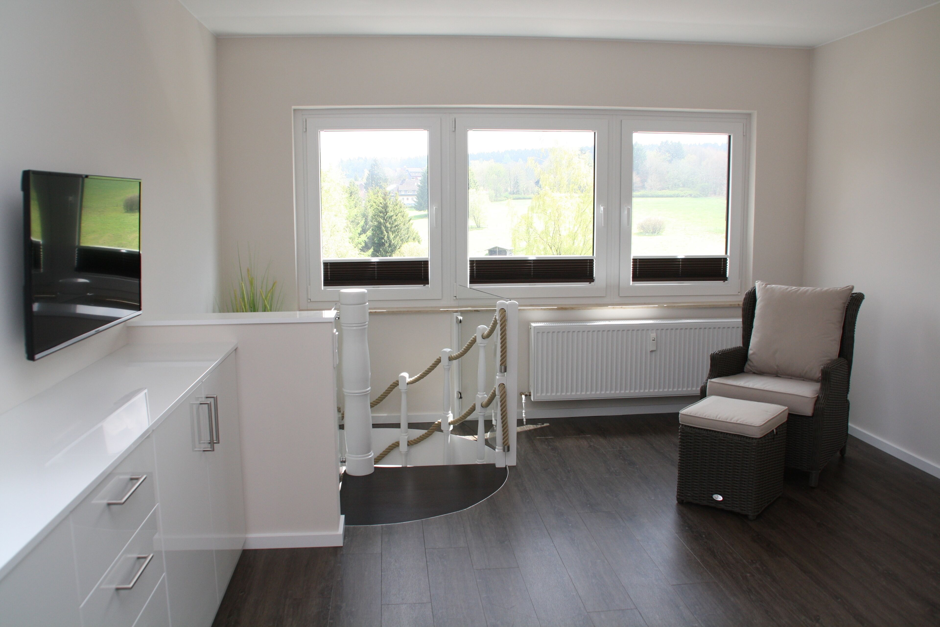 New !! Bright, high quality renovated 3 room apartment, fantastic view