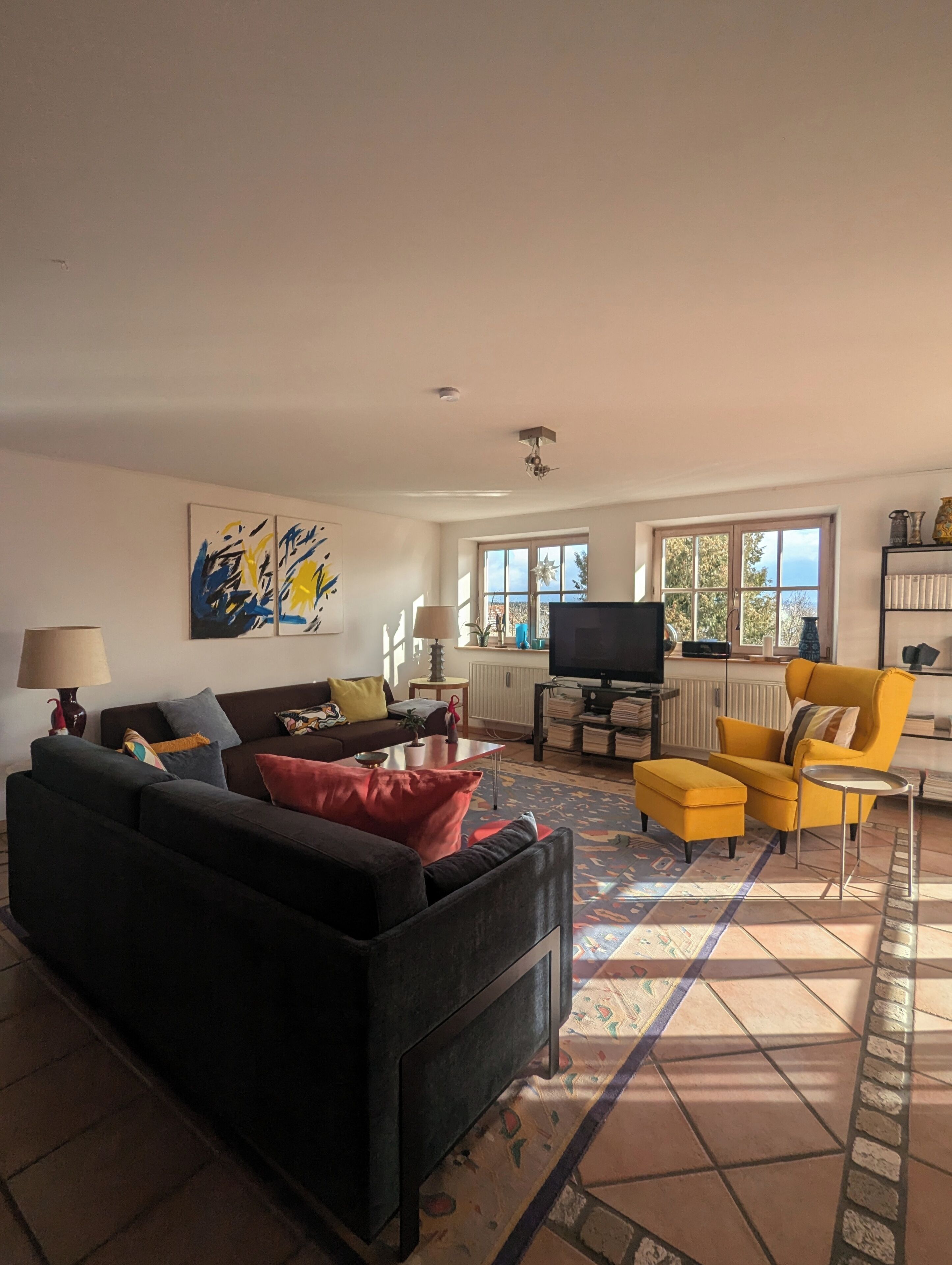 TV, fireplace, books, stereo