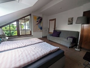3 slaapkamers, een bureau, een strijkplank/strijkijzer, gratis wifi