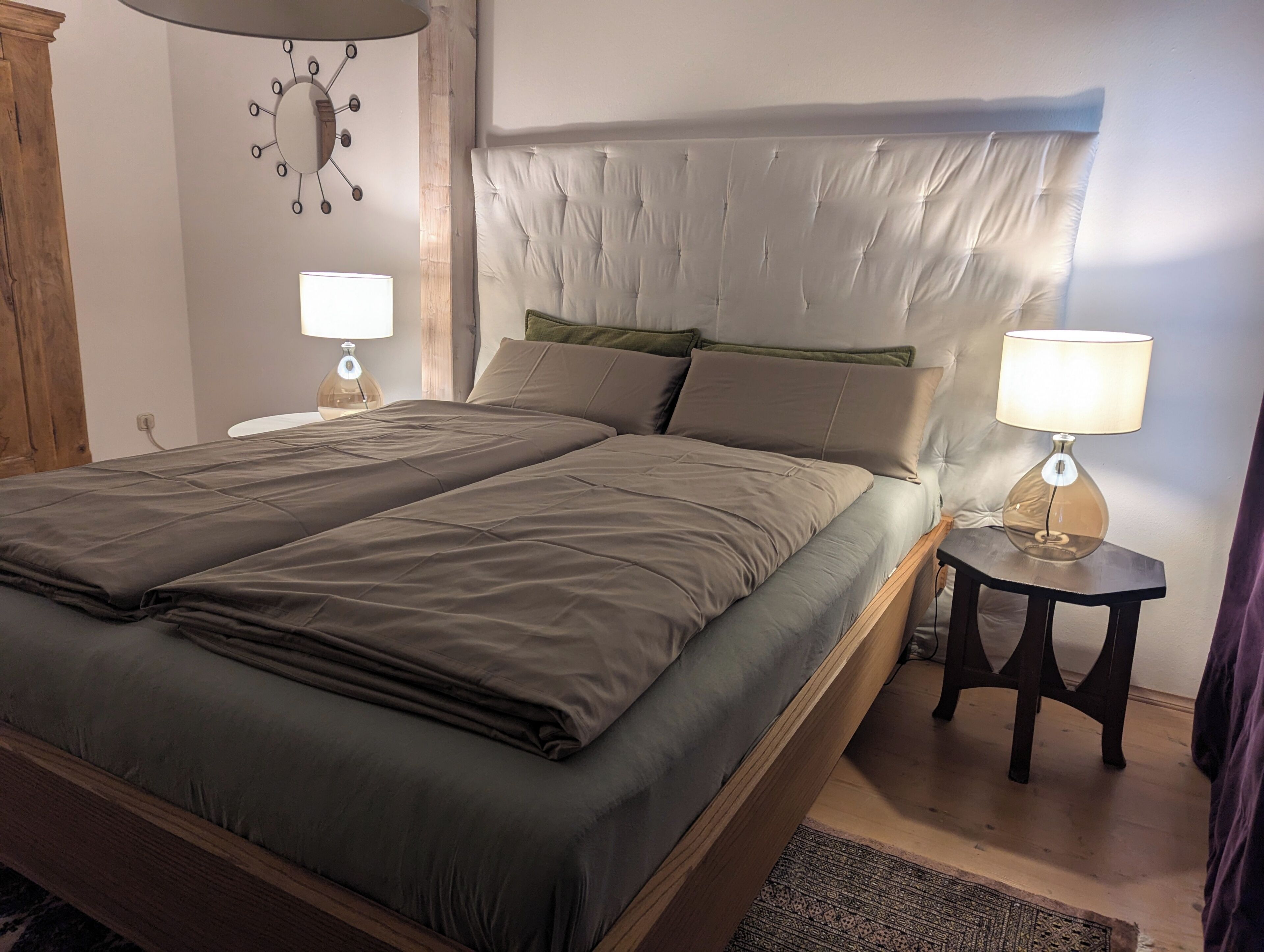 3 bedrooms, desk, iron/ironing board, travel crib