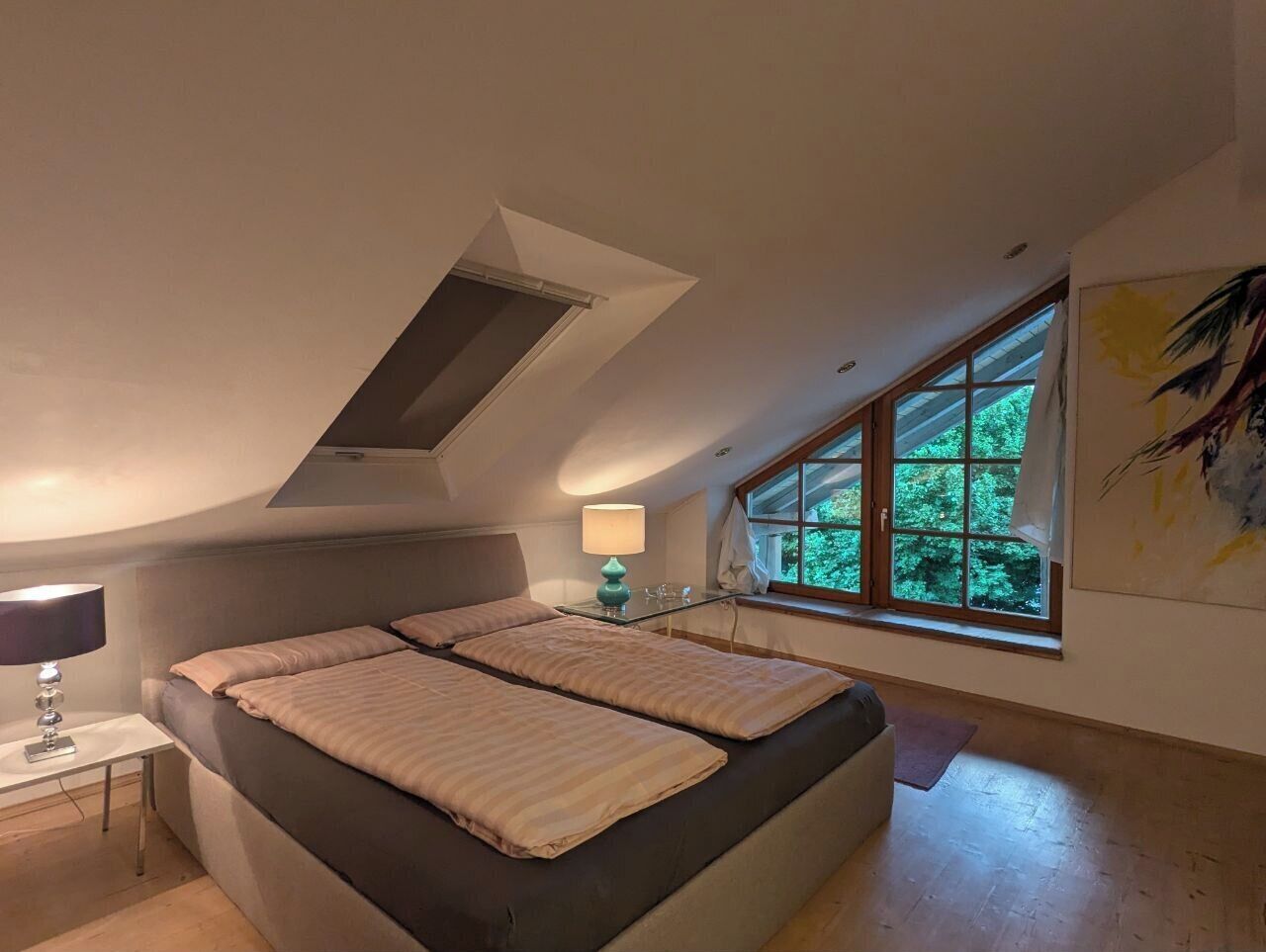 3 slaapkamers, een bureau, een strijkplank/strijkijzer, reisbedje