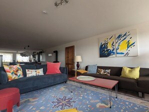 TV, fireplace, books, stereo - In the beautiful Ostallgäu: Spacious, lightfiled, good furnishings mountain view (Ruderatshofen)