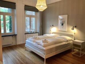 2 habitaciones, tabla de planchar con plancha y wifi gratis 