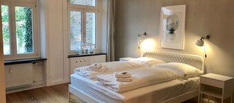 Old building apartment for up to 4 people in the Schanzenviertel - first floor