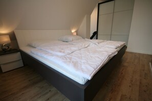 4 bedrooms, travel cot, free WiFi