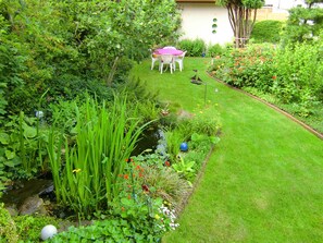 Outdoor dining - Vacation in a quiet apartment, yet only 300 m to the beach (Kühlungsborn)