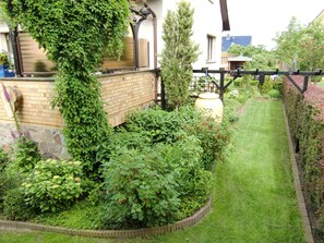 Property grounds - Vacation in a quiet apartment, yet only 300 m to the beach (Kühlungsborn)