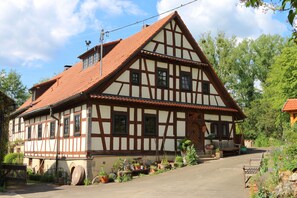Exterior - Holiday in 300 years old, listed mill in an idyllic location (Hofheim in Unterfranken)