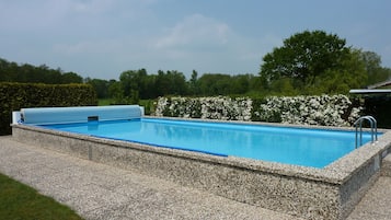 Piscina all'aperto, una piscina riscaldata