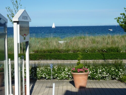 Traum-Meerblickwohnung i.d. ersten Reihe, Tiefgarage und Pool                   