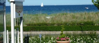 Dream sea view apartment i. d. 1st row, underground parking, pool u. beach chair               