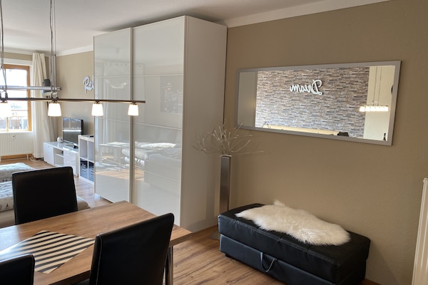 Kleiderschrank mit Sitztruhe