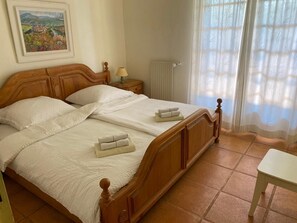 2 bedrooms, iron/ironing board, free WiFi, bed sheets - Holiday villa with pool, large terrace and great sea and far view. (Gattières)