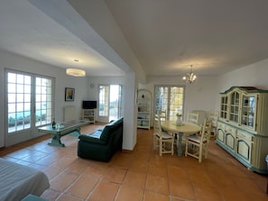 Dining - Holiday villa with pool, large terrace and great sea and far view. (Gattières)