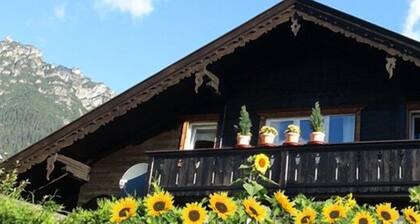 GemĂŒtliche, sonnige & neu renovierte Ferienwohnung mit Zugspitzblick - 4 Sterne