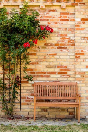 Property grounds - 4-room country house (1) with sauna and fireplace (86m²) - Ferienhof Landhäuser (Bastorf)