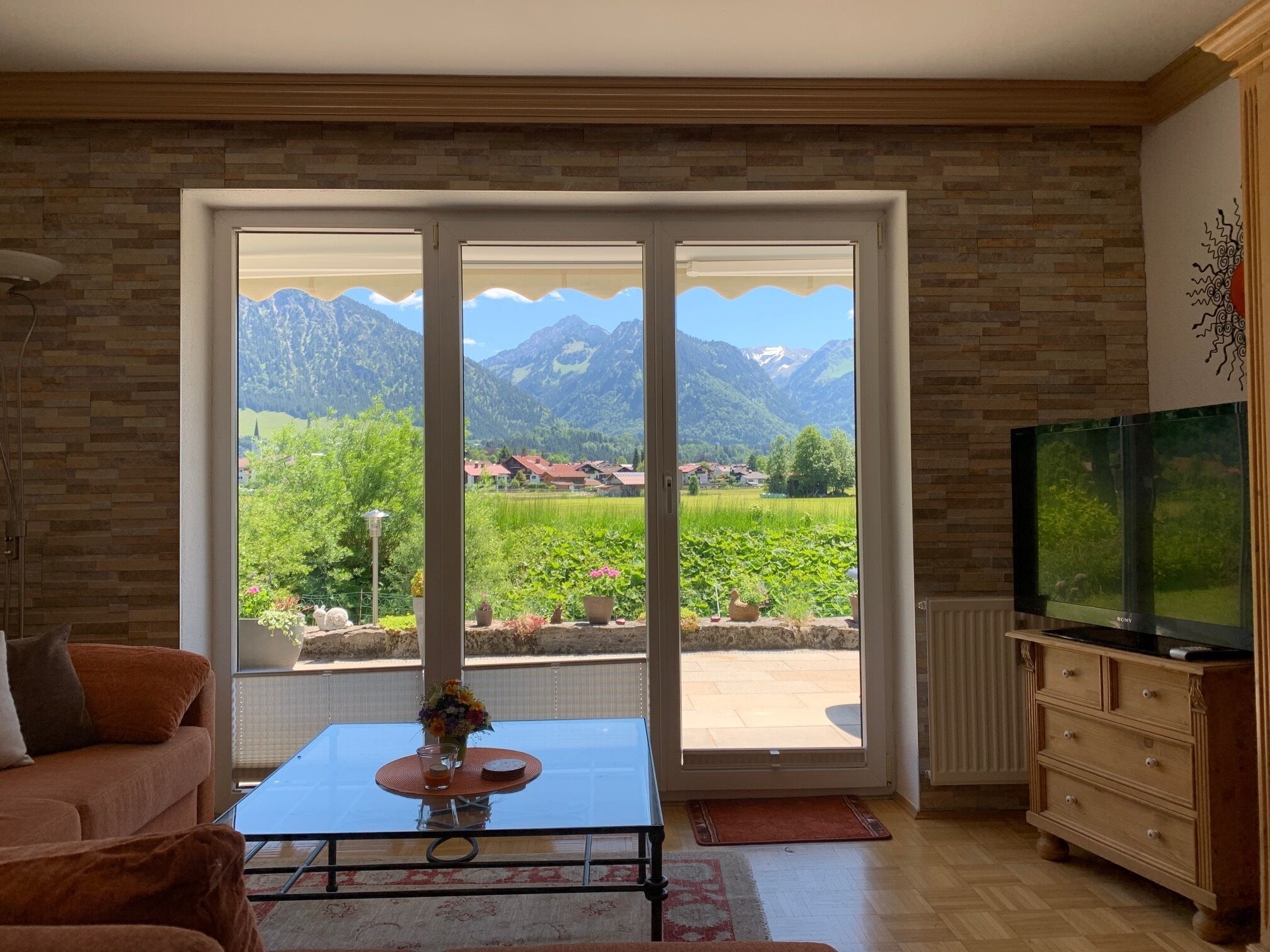 Nice 2-room-apartment with big terrace, view to the mountains