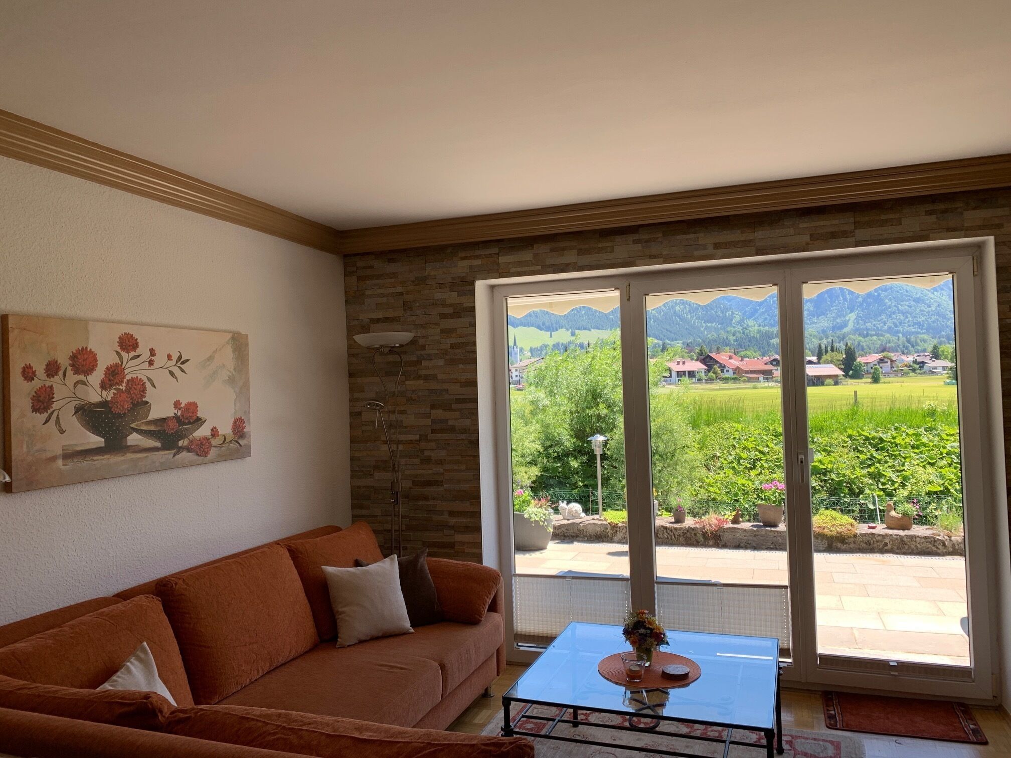 Nice 2-room-apartment with big terrace, view to the mountains
