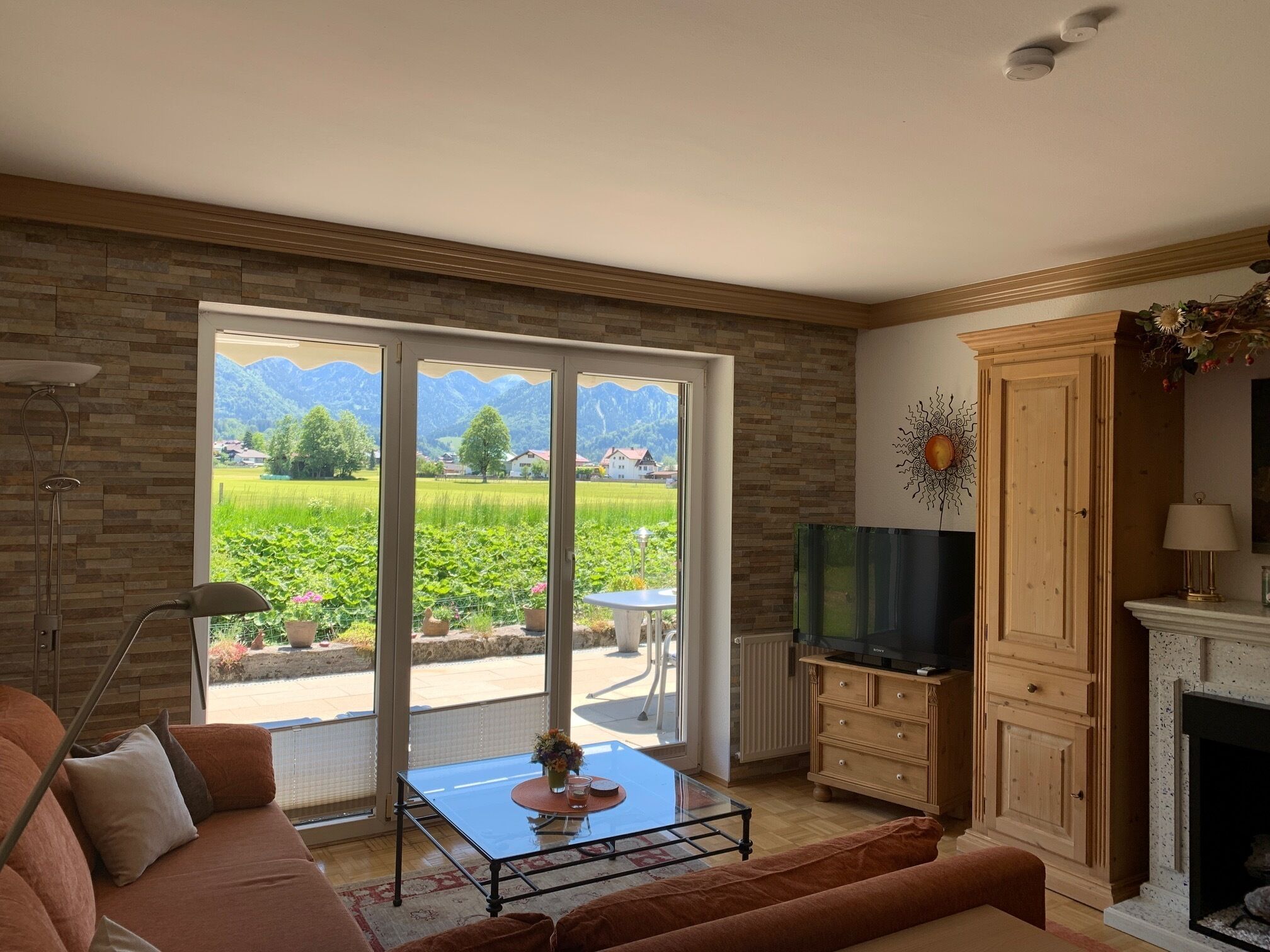 Nice 2-room-apartment with big terrace, view to the mountains