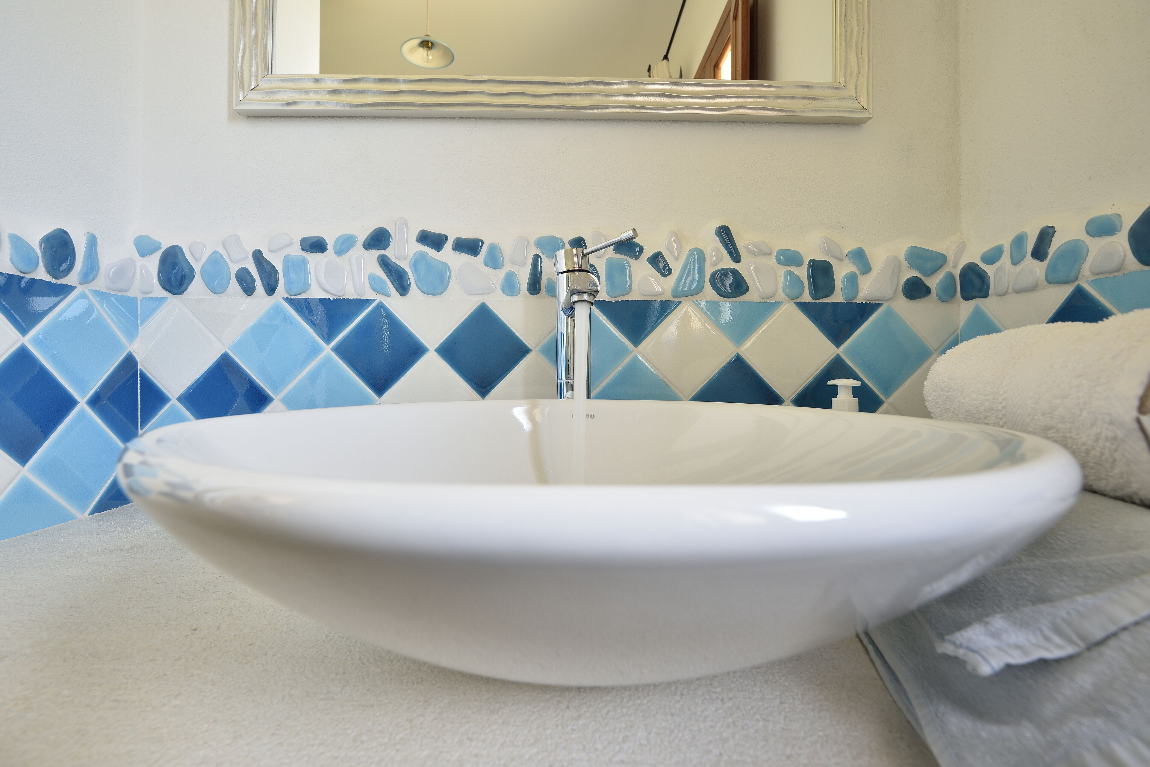 Villa Menhir. Giardino mediterraneo. Vista sulle montagne. 5 minuti dalla spiaggia. Zona tranquilla