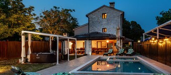 LAST MINUTE -50% exclusive new luxury villa with heated pool