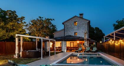 LAST MINUTE -50% exclusive new luxury villa with heated pool