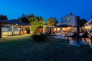 Terrace/patio - LAST MINUTE -50% exclusive new luxury villa with heated pool (Barban)