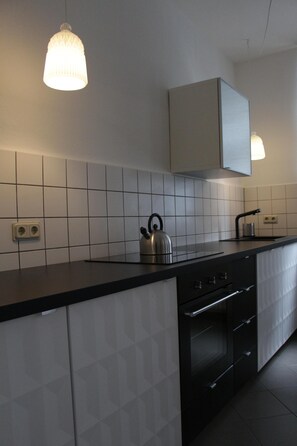 Kühlschrank, Ofen, Herdplatte, Geschirrspüler