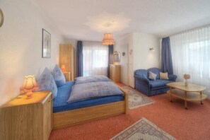 3 chambres, fer et planche à repasser, Wi-Fi, draps fournis