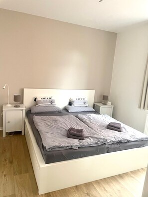 2 bedrooms, travel crib, free WiFi, bed sheets - Exclusive apartment for 4 with sea view and roof terrace (Juist)