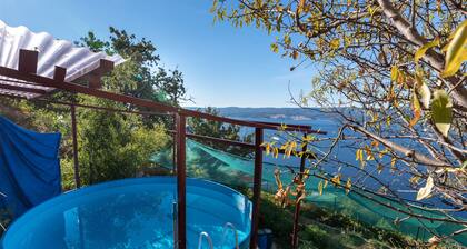 Quiet house in a stone village with panoramic sea views