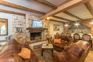 Smart TV, fireplace, DVD player, table tennis - New, luxurious and beautiful pool Villa Lord House (Žminj)