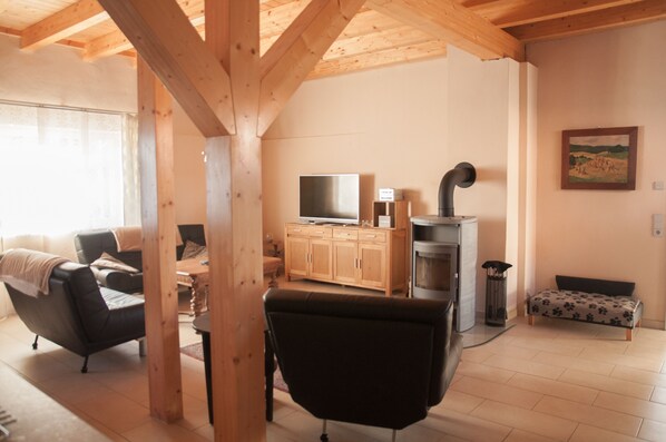 TV, DVD player, books, stereo