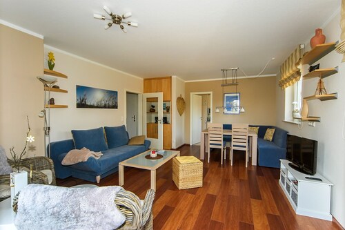 Gode Tiden' großzügige Komfort-Wohnung mit 2 Duschbädern und Balkonen, u. Wlan