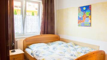 2 bedrooms, iron/ironing board, travel crib, free WiFi