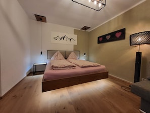 2 bedrooms, desk, free WiFi, bed sheets