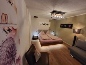 2 bedrooms, desk, travel crib, free WiFi - Vacation apartments Unterluimes (Telfes im Stubai)