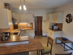 Fridge, microwave, oven, stovetop - Vacation apartments Unterluimes (Telfes im Stubai)