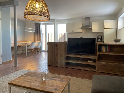 Right on the beach!dogs allowed