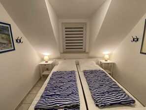 1 bedroom, free WiFi - NEW - exclusive apartment in the middle of the location-WiFi-balcony-telef. Booking possible (Wangerland/ Horumersiel)