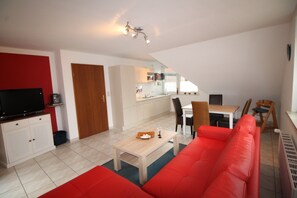 Smart TV, books, stereo - NEW - exclusive apartment in the middle of the location-WiFi-balcony-telef. Booking possible (Wangerland/ Horumersiel)