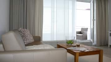 Smart TV, DVD player, stereo