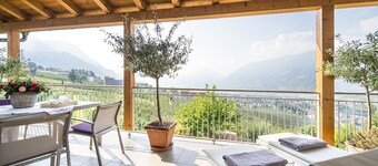 Exclusive vacation apartment above the rooftops of Merano with a fantastic mountain panorama