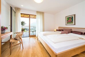 2 bedrooms, in-room safe, iron/ironing board, travel crib
